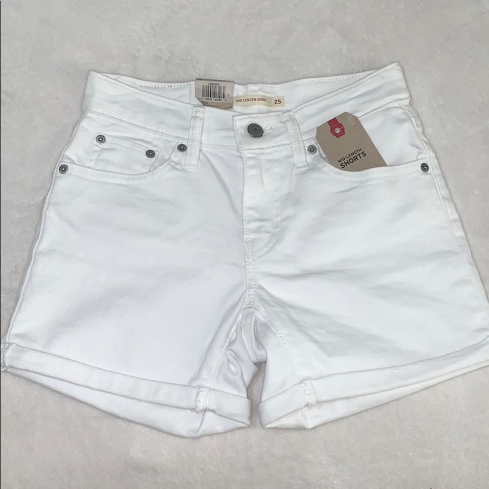 🔥NEW🔥 LEVI’S MID LENGTH SHORTS